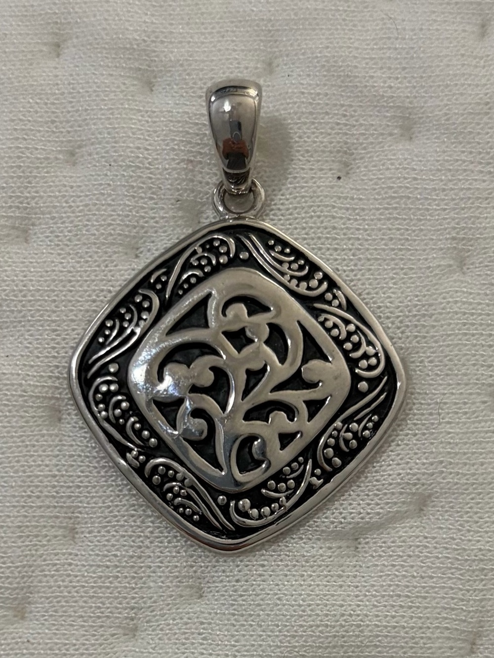 Lia Sophia “Sheridan” pendant